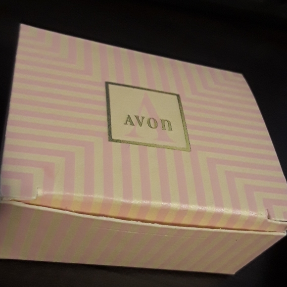 1993 Vintage AVON Pink Enamel Ribbon Pin - Picture 2 of 4